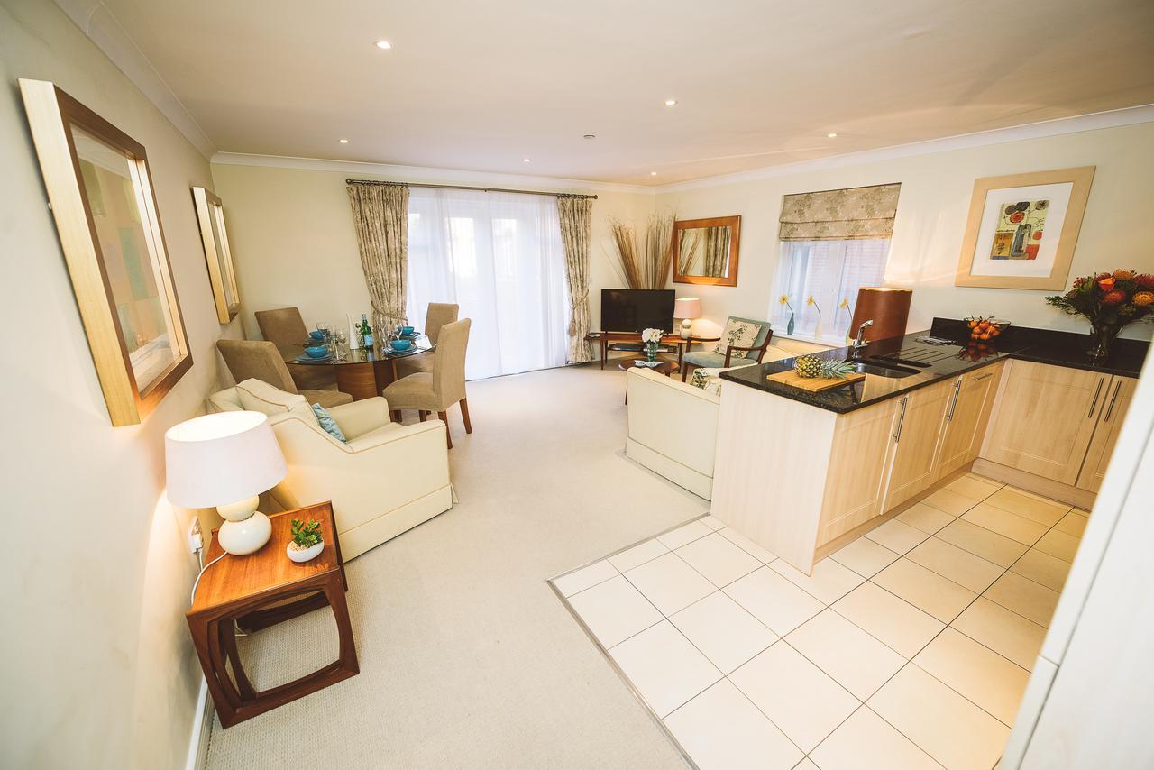 Charming Two Bedroom Apartment With Free Private Parking Лезерхед Экстерьер фото