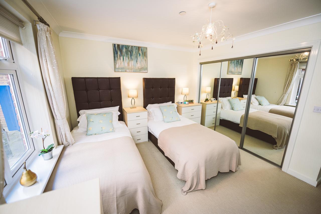 Charming Two Bedroom Apartment With Free Private Parking Лезерхед Экстерьер фото
