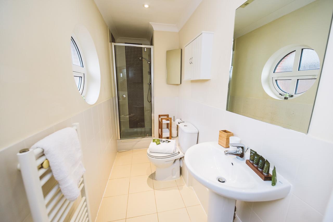 Charming Two Bedroom Apartment With Free Private Parking Лезерхед Экстерьер фото