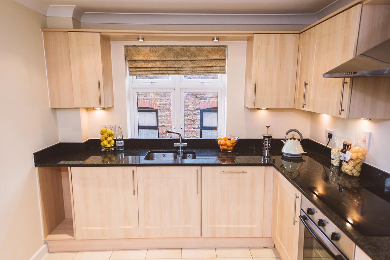 Charming Two Bedroom Apartment With Free Private Parking Лезерхед Экстерьер фото