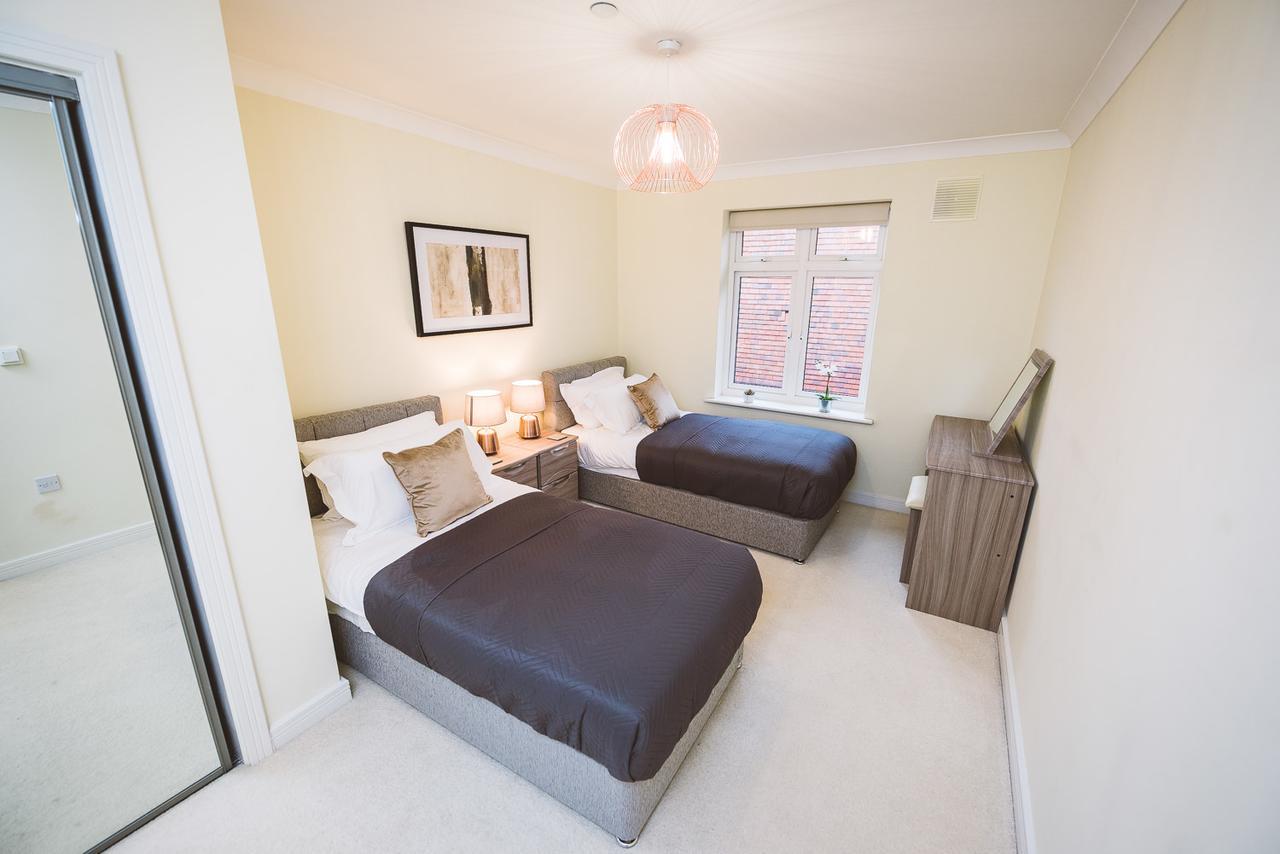 Charming Two Bedroom Apartment With Free Private Parking Лезерхед Экстерьер фото