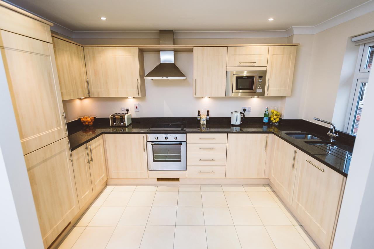 Charming Two Bedroom Apartment With Free Private Parking Лезерхед Экстерьер фото
