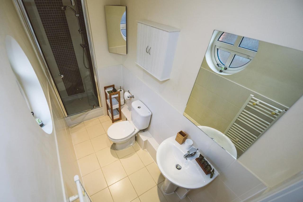 Charming Two Bedroom Apartment With Free Private Parking Лезерхед Экстерьер фото