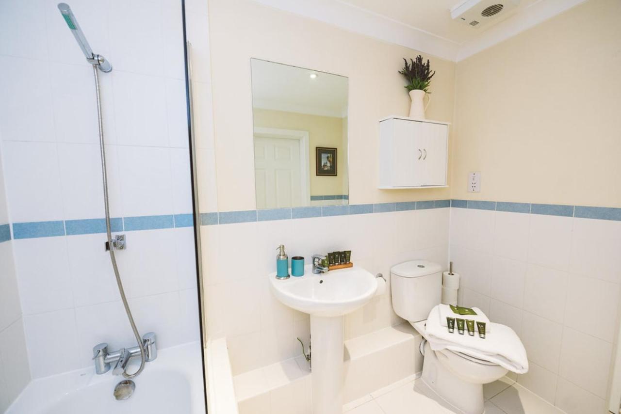 Charming Two Bedroom Apartment With Free Private Parking Лезерхед Экстерьер фото